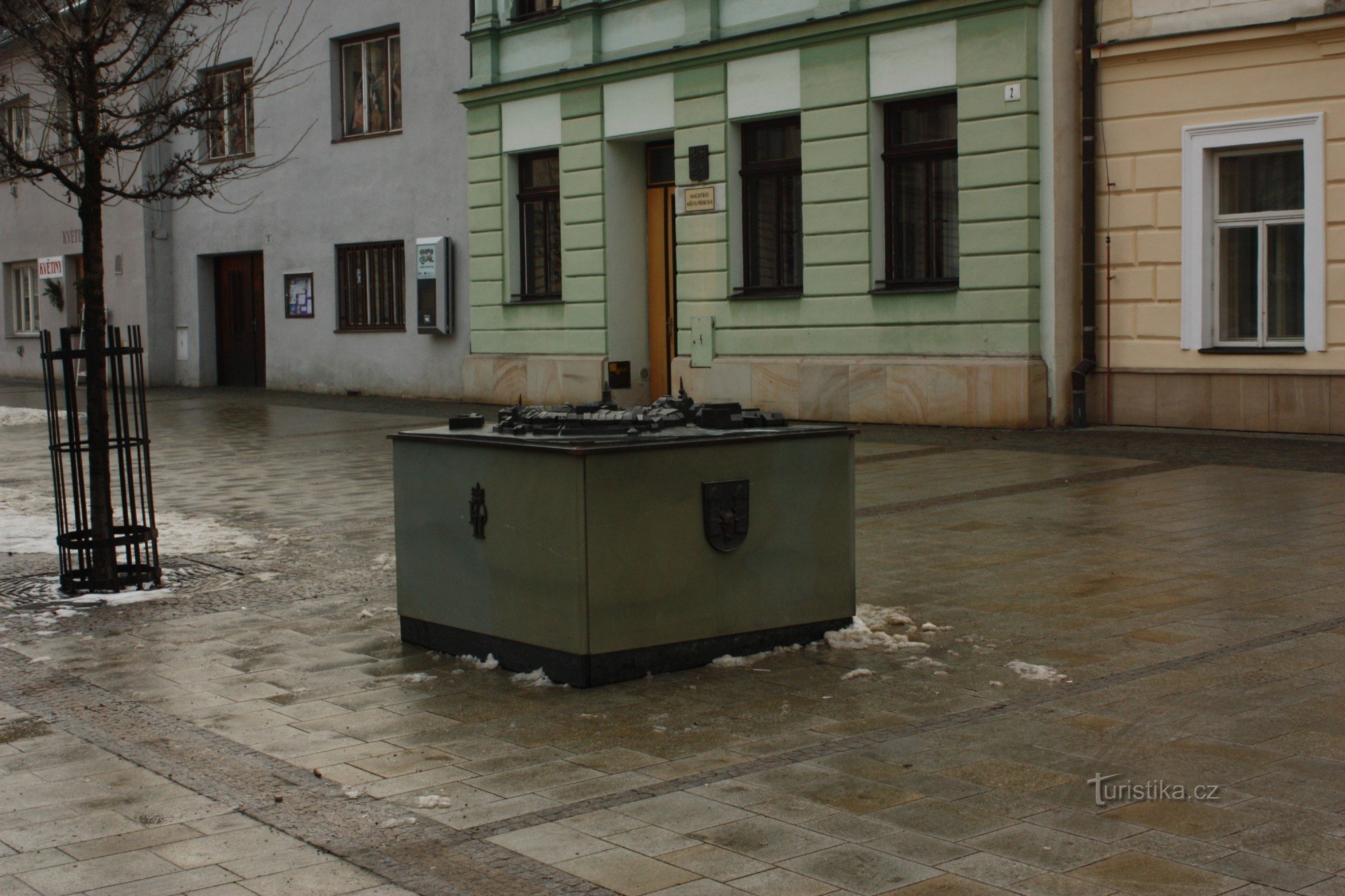 Modello in bronzo della città di Přerov in piazza TG Masaryk a Přerov