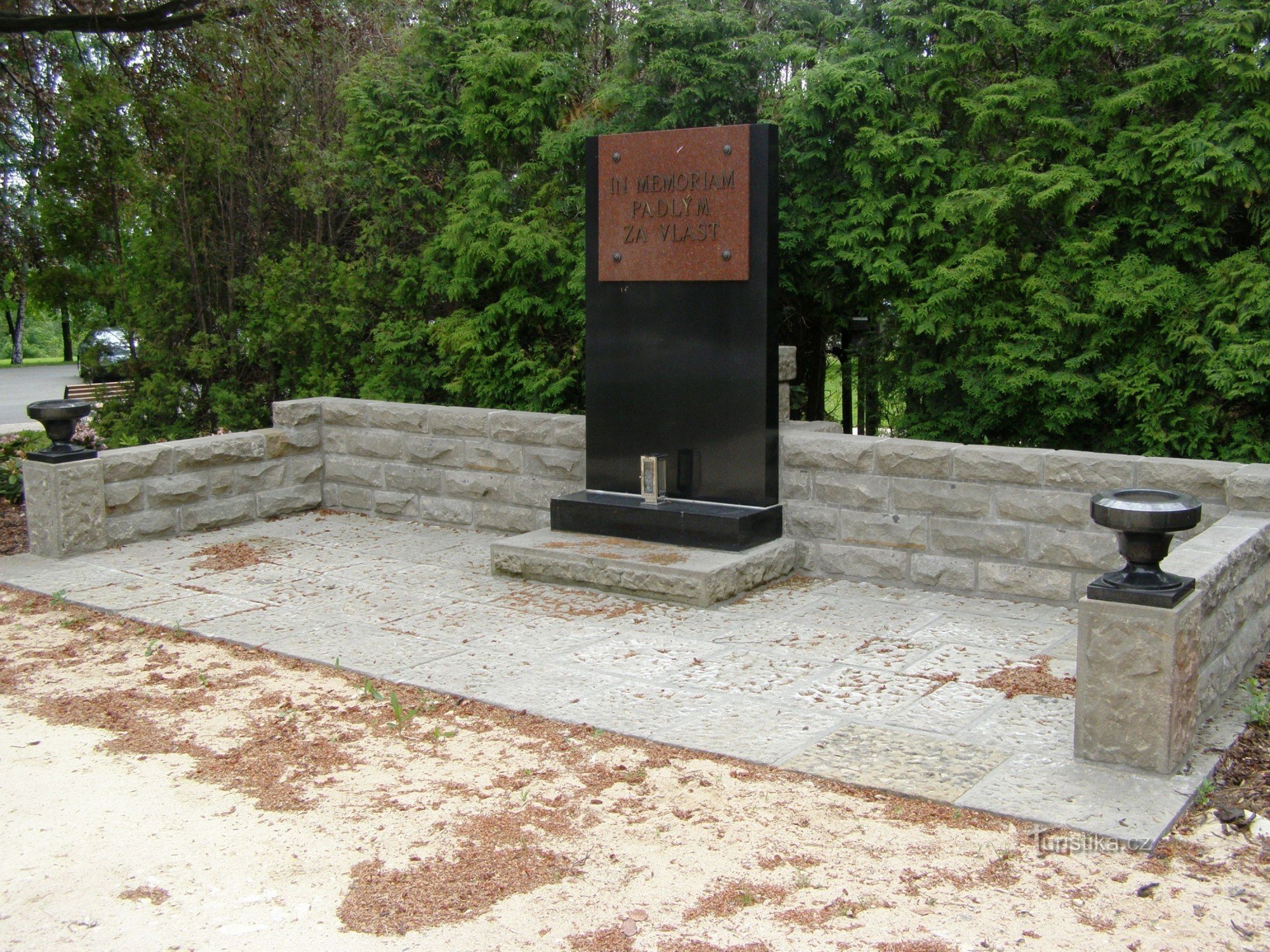 Broumov - đài tưởng niệm các nạn nhân của trận 1 và 2 St. chiến tranh