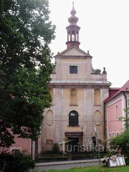 Broumov - iglesia del hospital de St. Espíritu. Foto de Luděk Šlosar