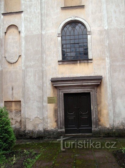 Broumov - iglesia del hospital de St. Espíritu. Foto de Luděk Šlosar