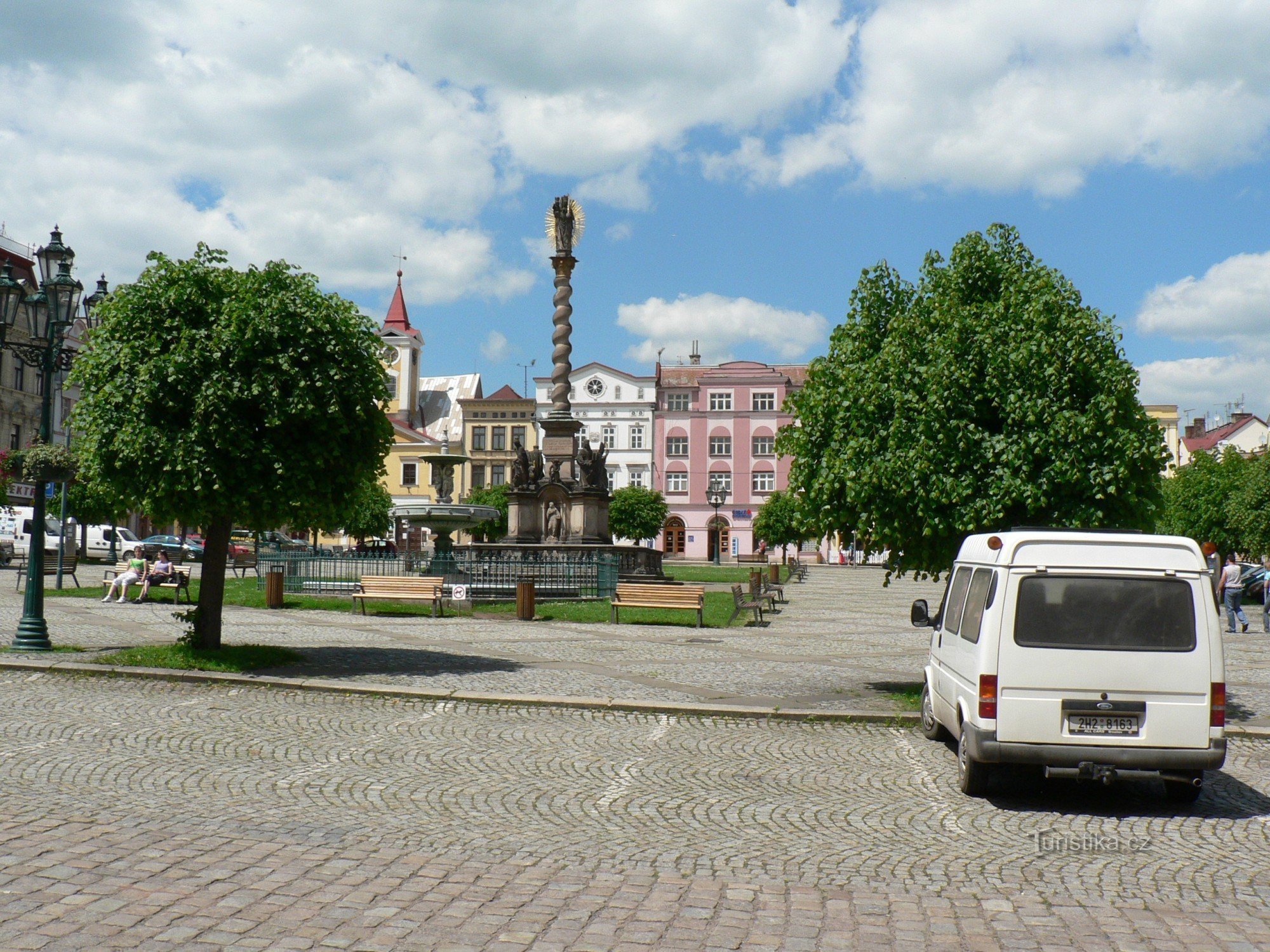 Piazza Broum