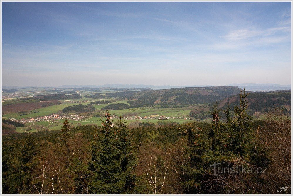 Broumovské stěny z Boru