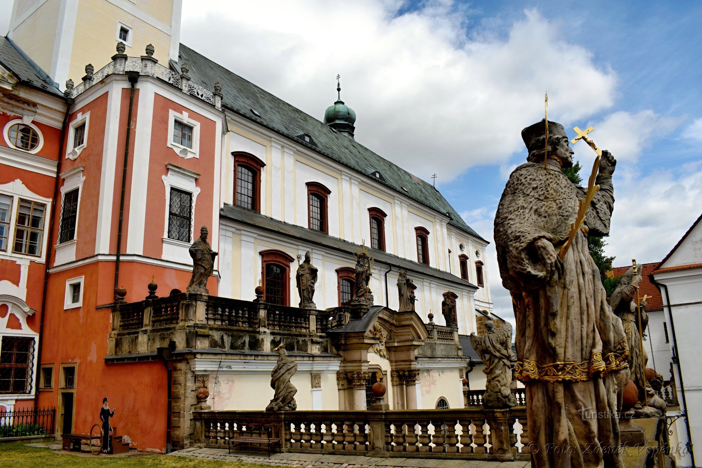 Klasztor Benedyktynów w Broumowskim.