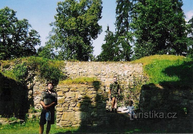 Château de Brumov sortant des ruines