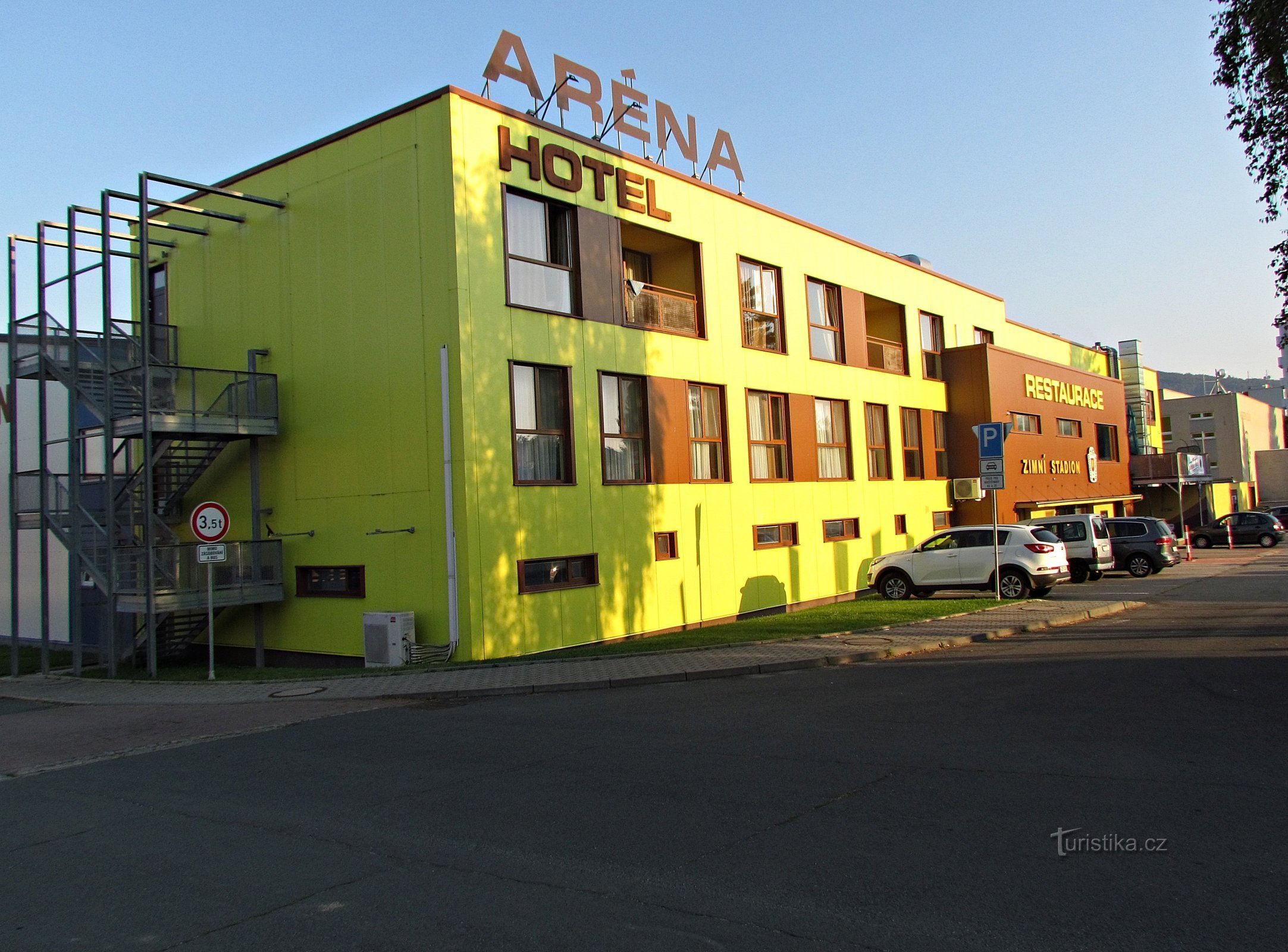 Brumovsk hotel in restavracija Aréna