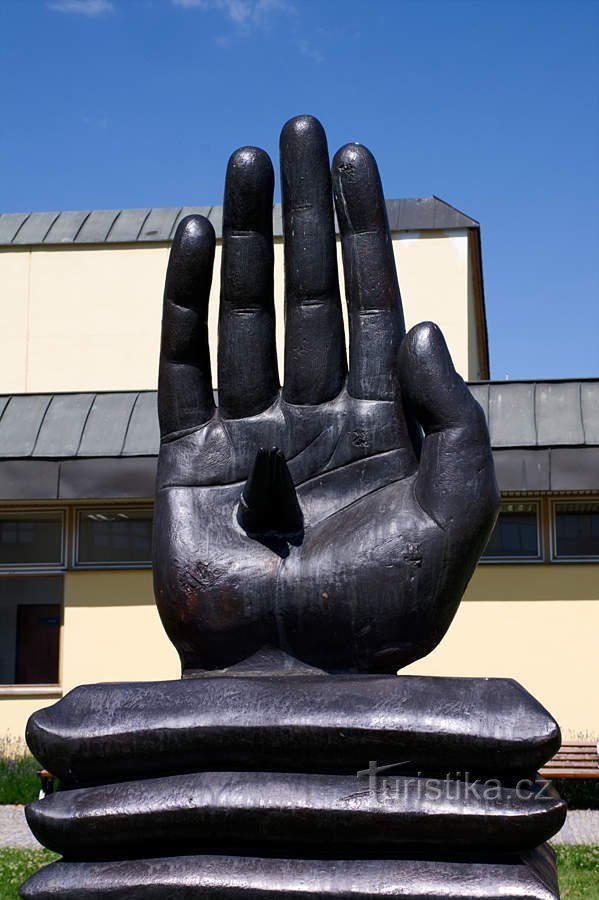 布伦塔尔——共产主义受害者纪念碑