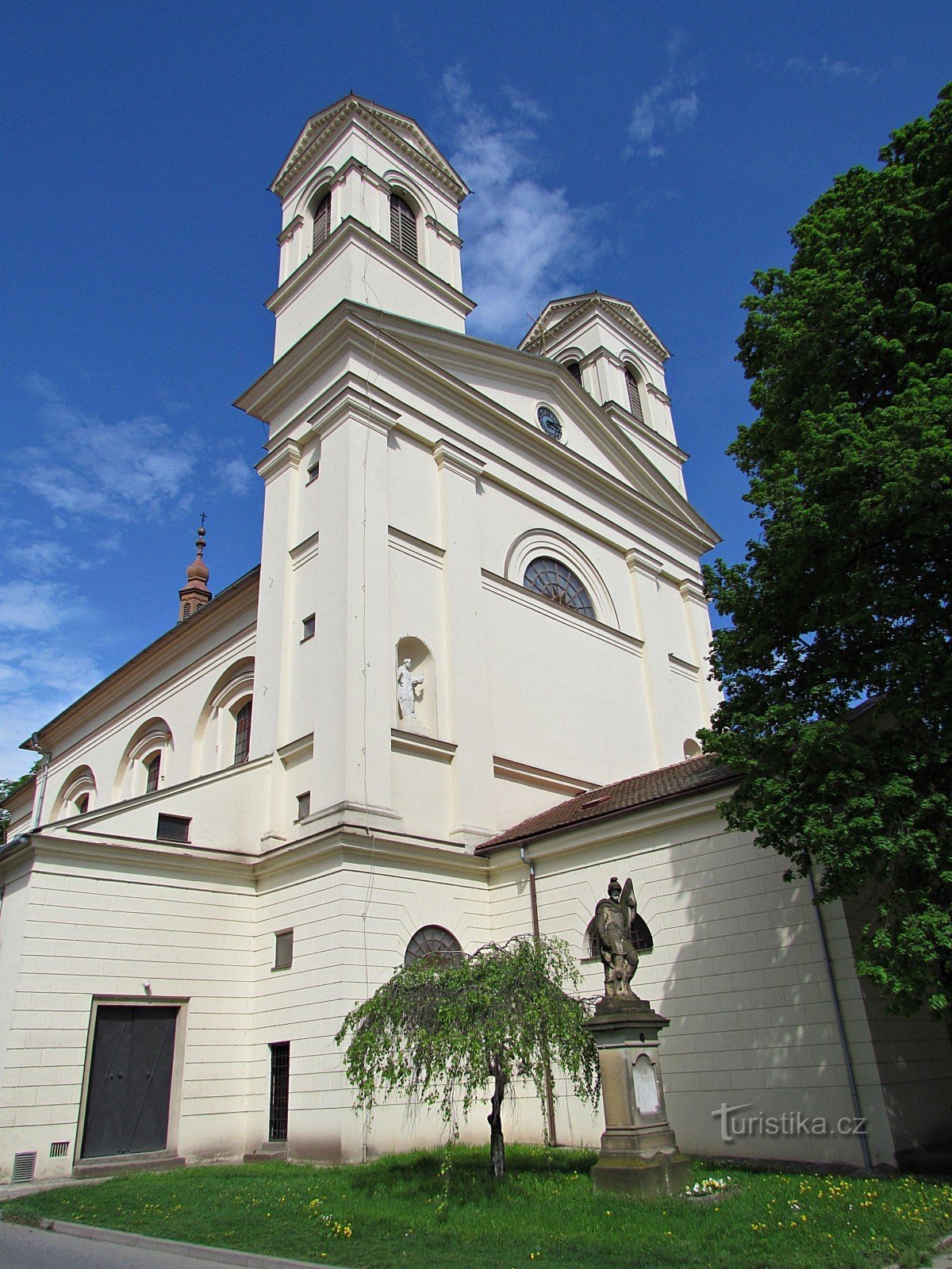 Bučovice - kościół parafialny Wniebowzięcia Marii Panny