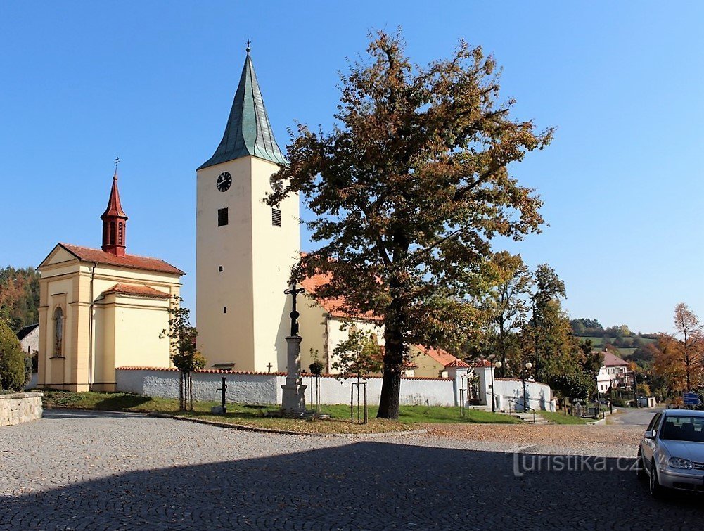 Budětice, Jomfru Marias kapel og kirken St. Peter og Paul