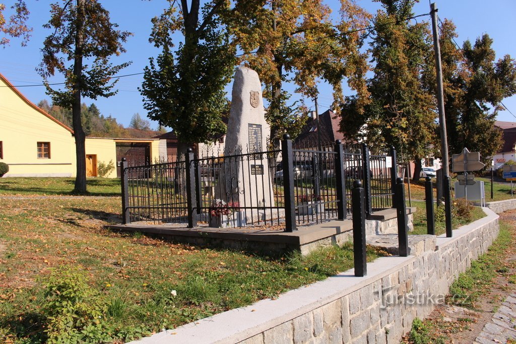 Budětice, monument to the fallen