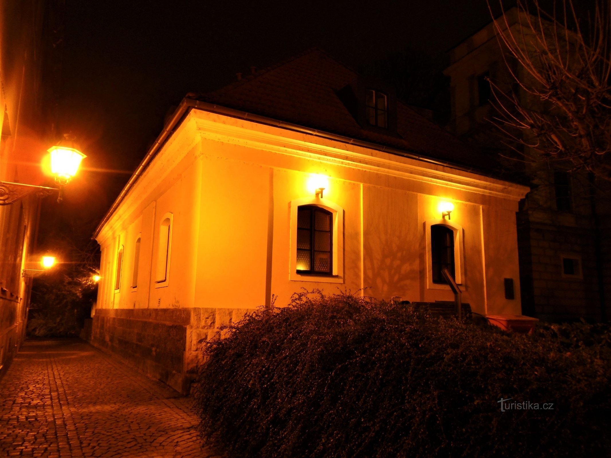 Gebouw zonder nummer in de buurt van het Klicper Theater (Hradec Králové, 13.12.2020/XNUMX/XNUMX)