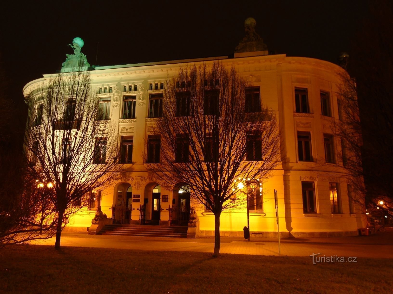 Stavba nekdanje poslovne akademije (Hradec Králové, 3.12.2017. december XNUMX)