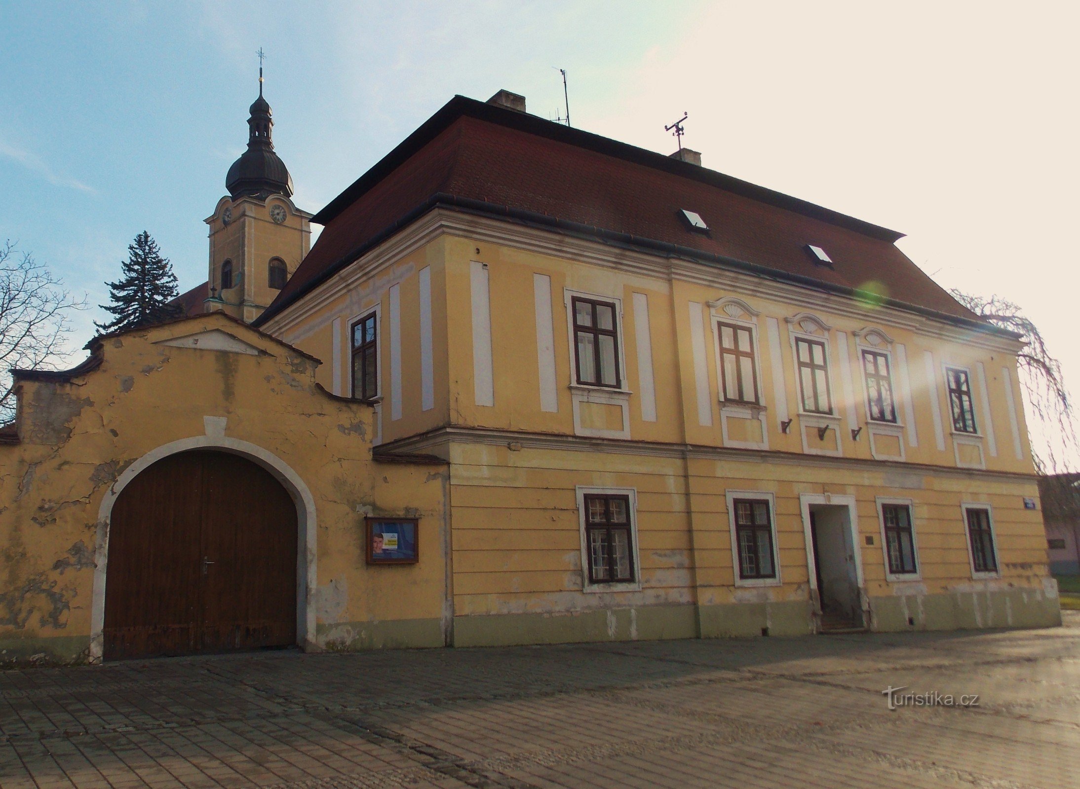 Das Pfarrhaus neben der Kirche