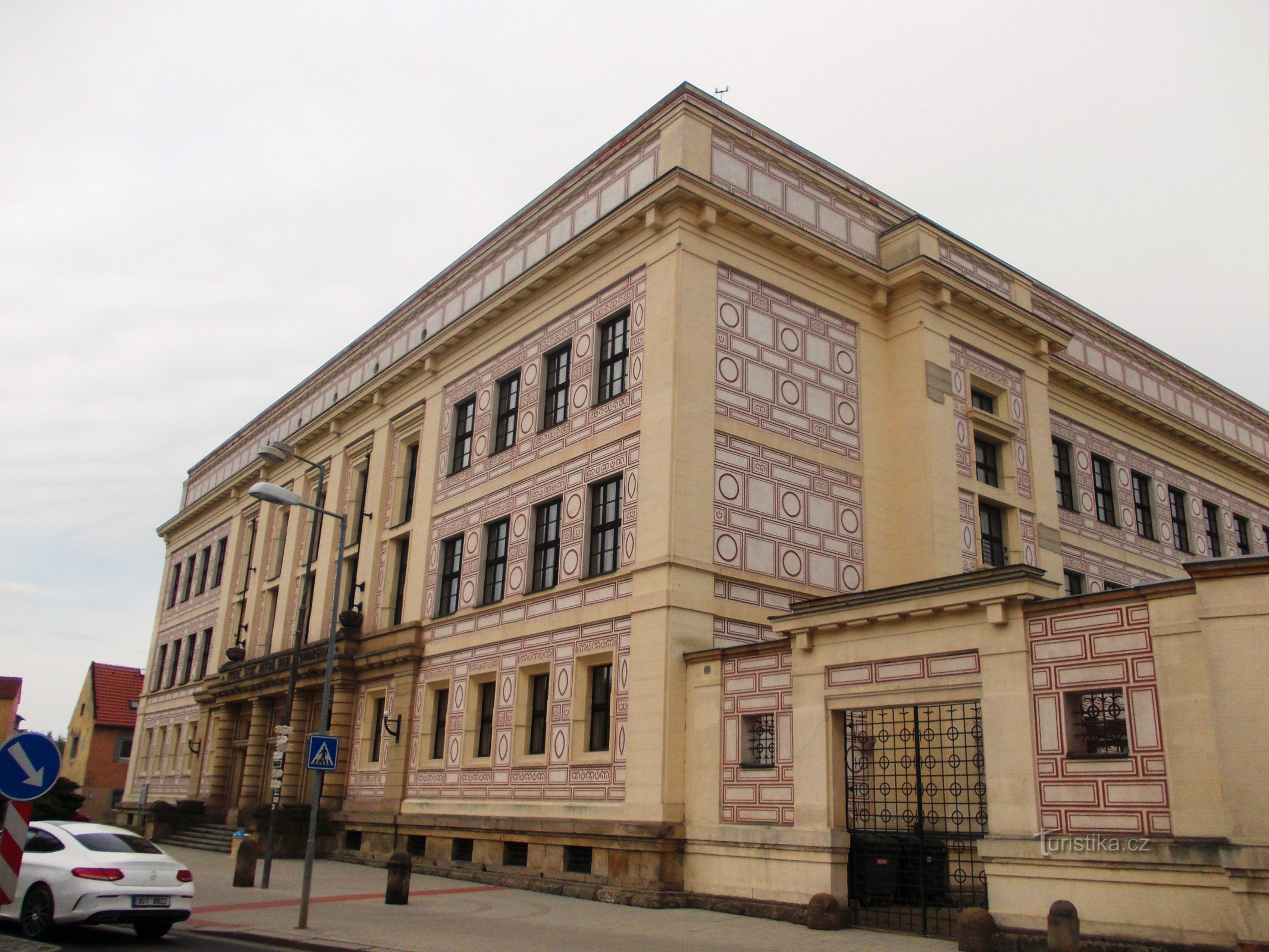 palestra e edificio SPŠ