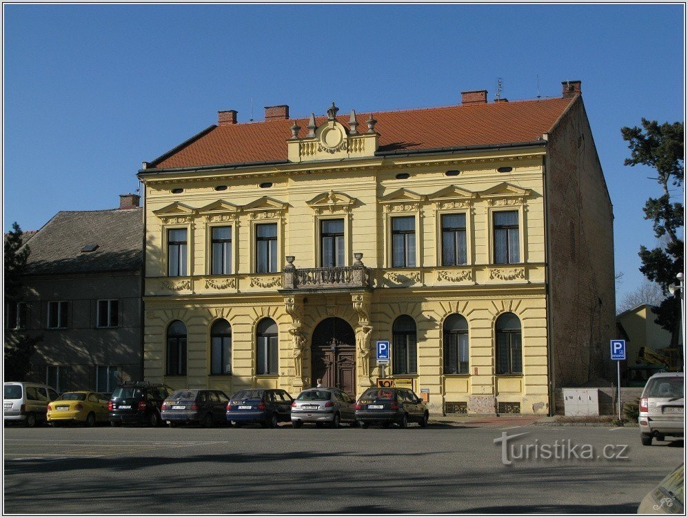 Budova občanské záložny v Nechanicích