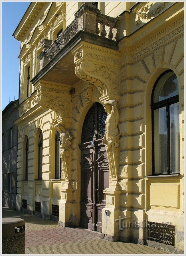 The building of the civic credit union in Nechanice