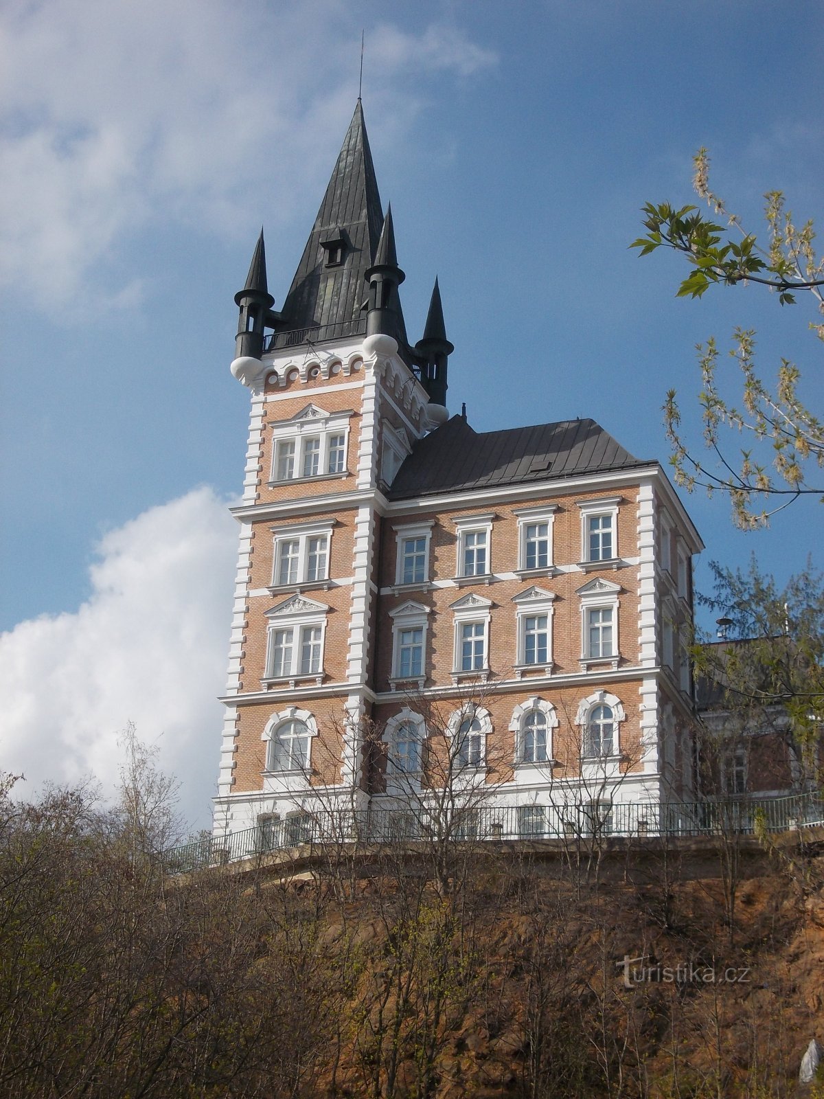 edificio de la academia de negocios