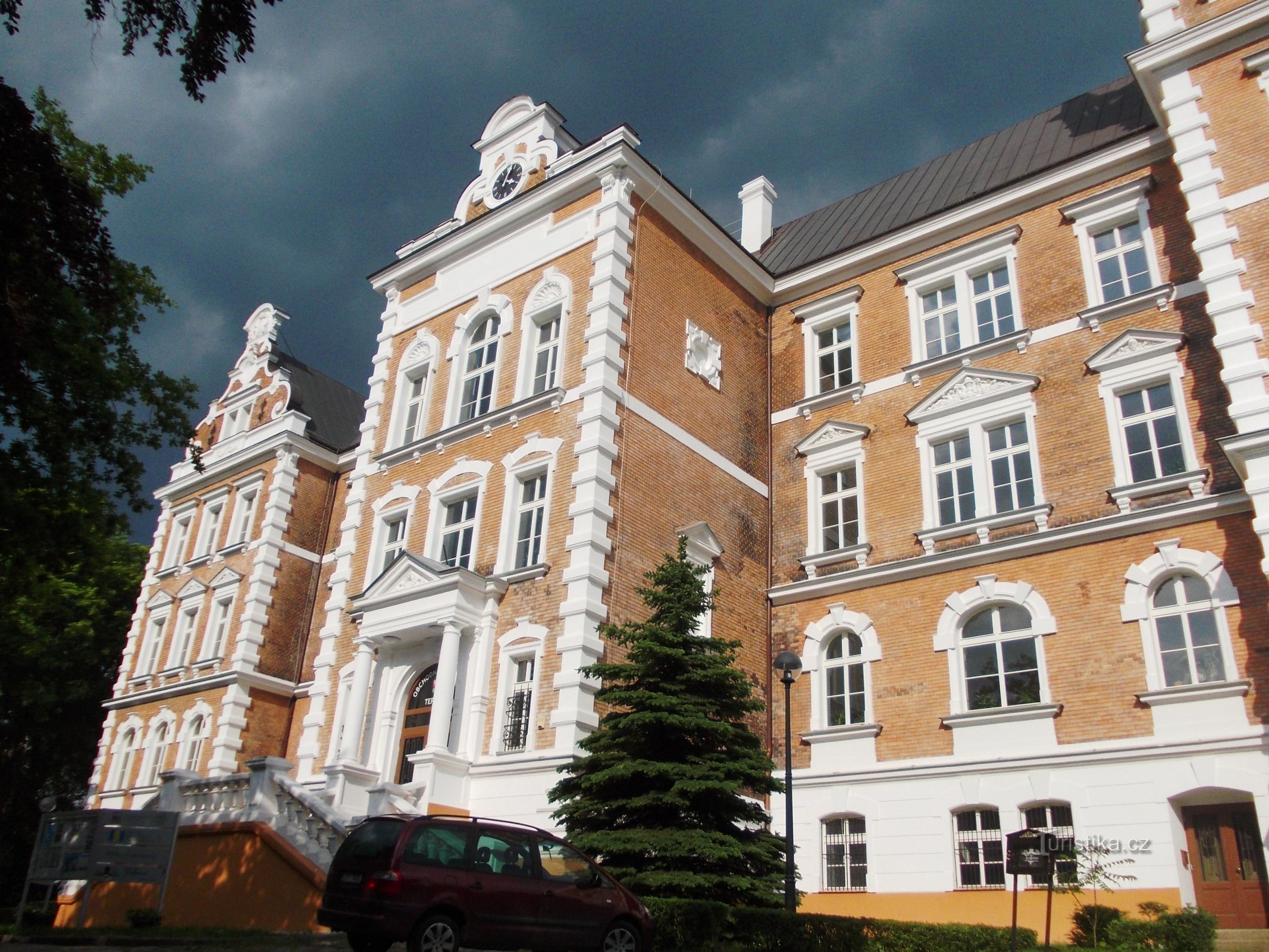 bâtiment de l'Académie des affaires