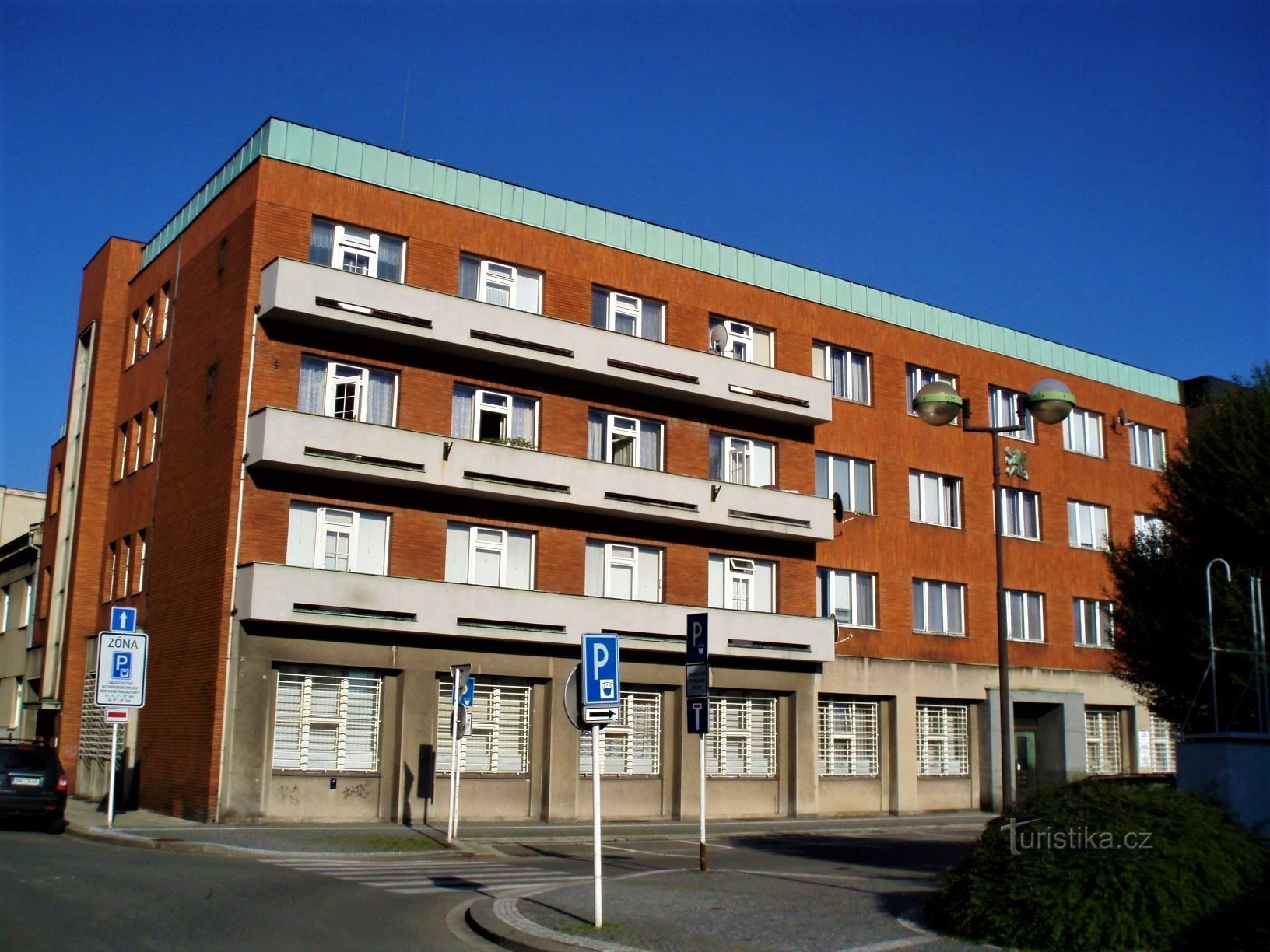 Edificio de la Caja de Ahorros Económica del Distrito (Hradec Králové, 6.6.2010 de junio de XNUMX)