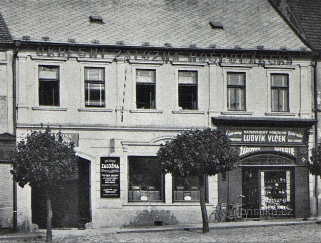 Het gebouw van de District Economic Spaarbank in Hořice na 1927