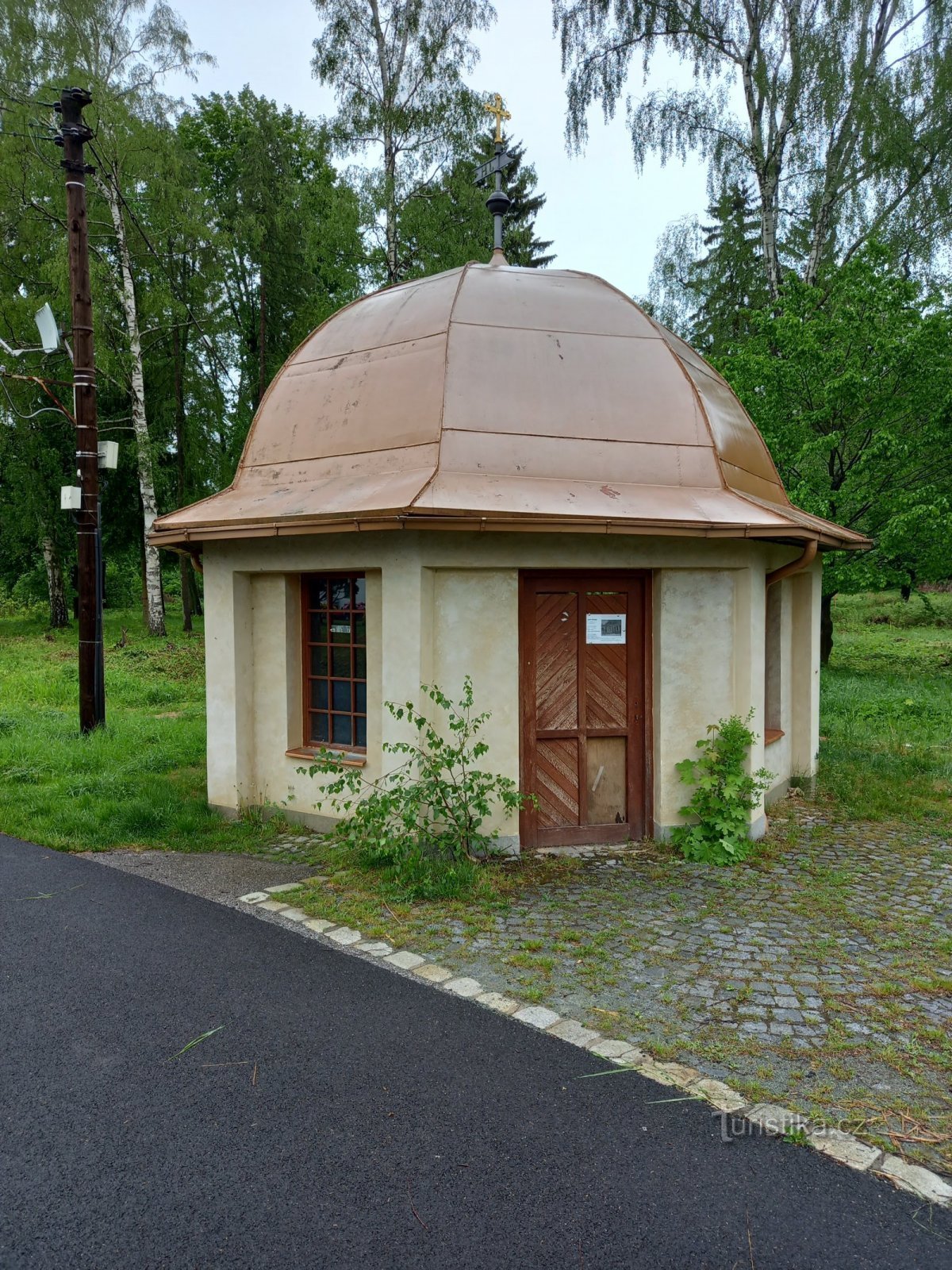 El edificio de la primavera en Bělovsi