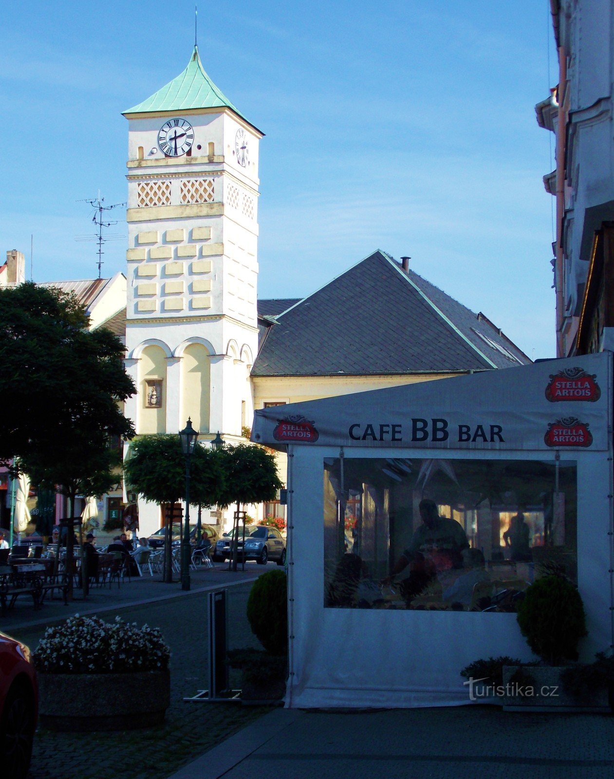 O edifício da Câmara Municipal - a característica dominante da Praça Masaryk em Karviná