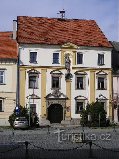 Das Rathausgebäude in Bor