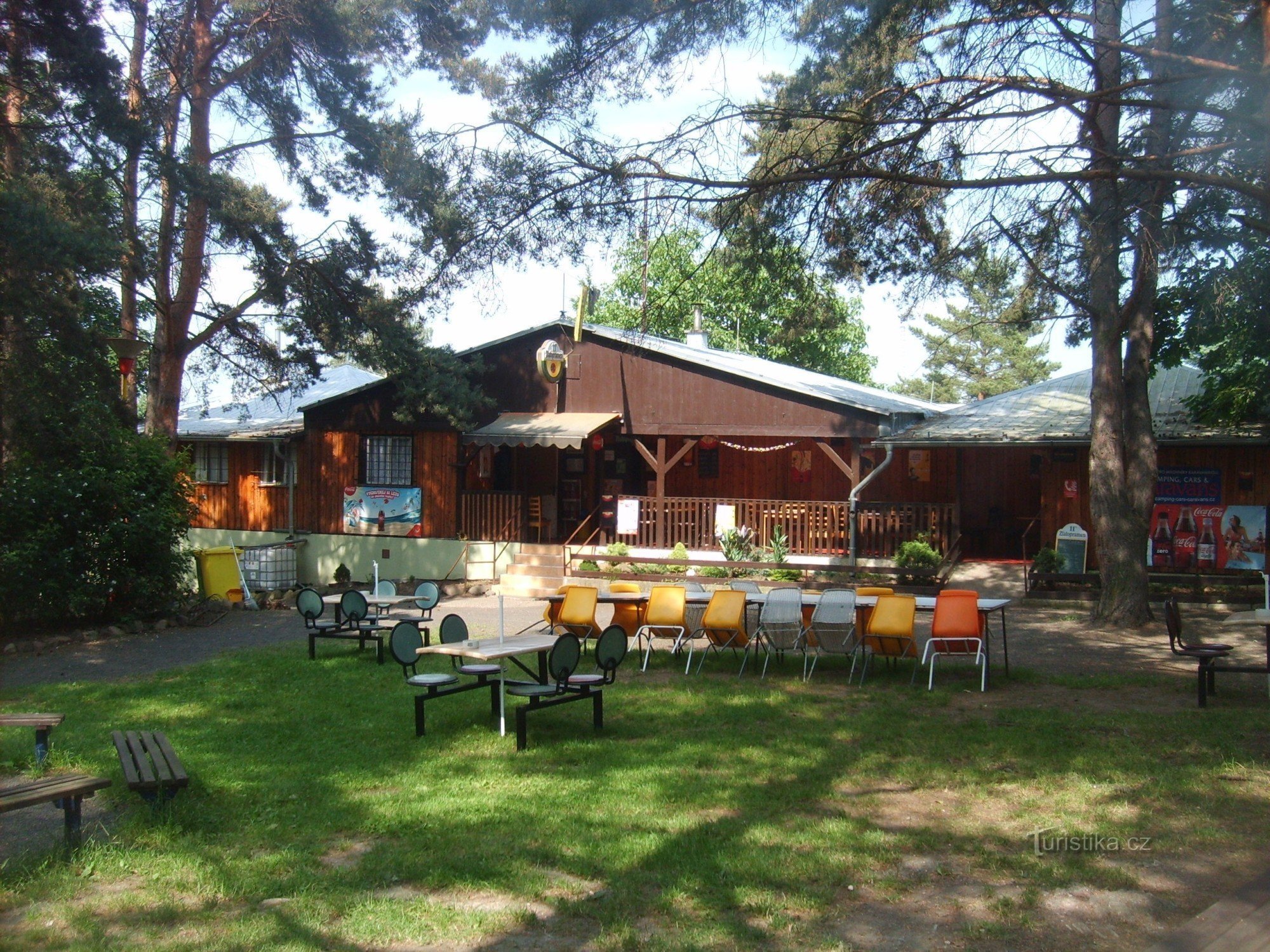 edificio con restaurante