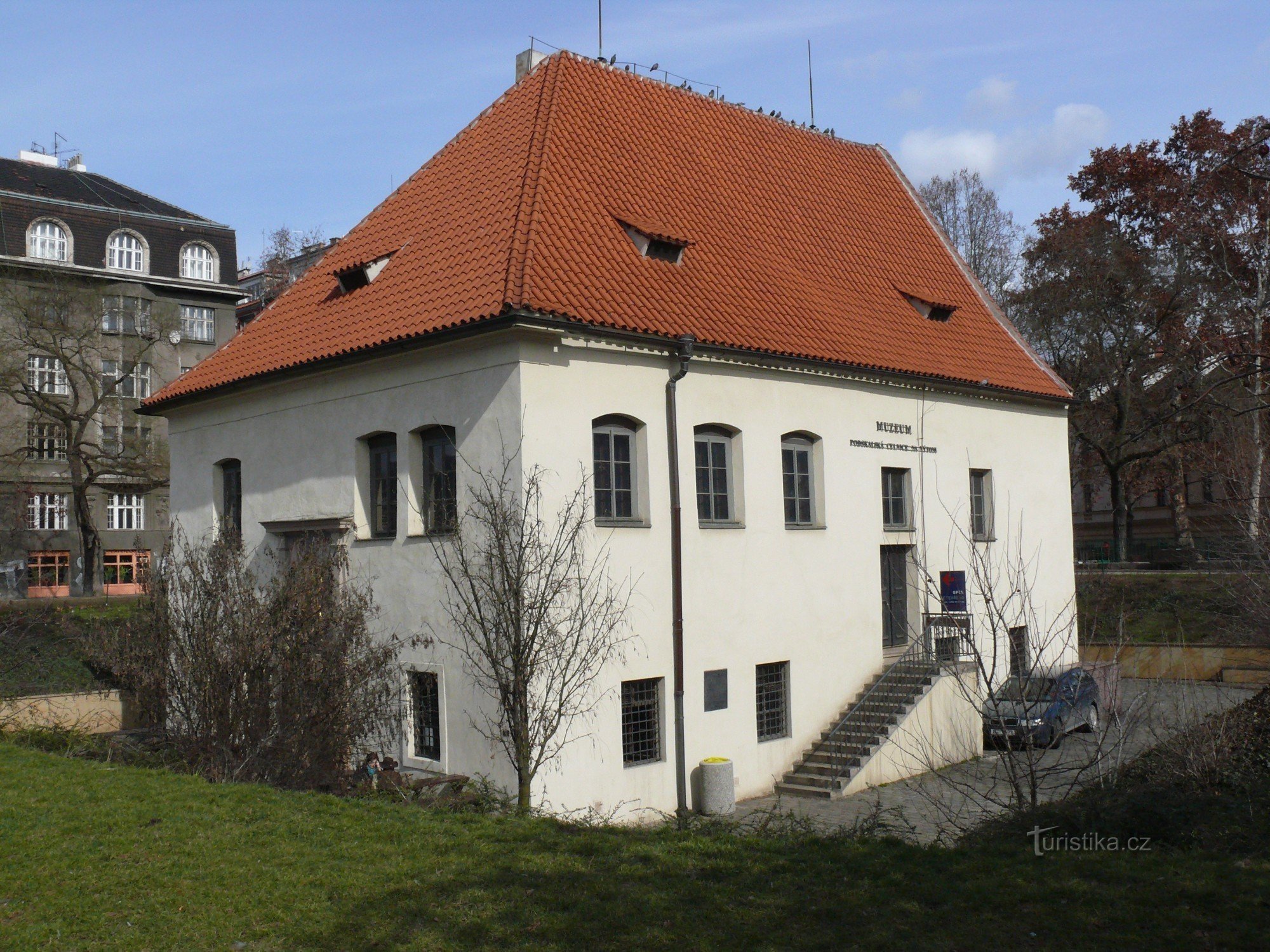 Bygningen af ​​det gamle toldkontor i Výtoni
