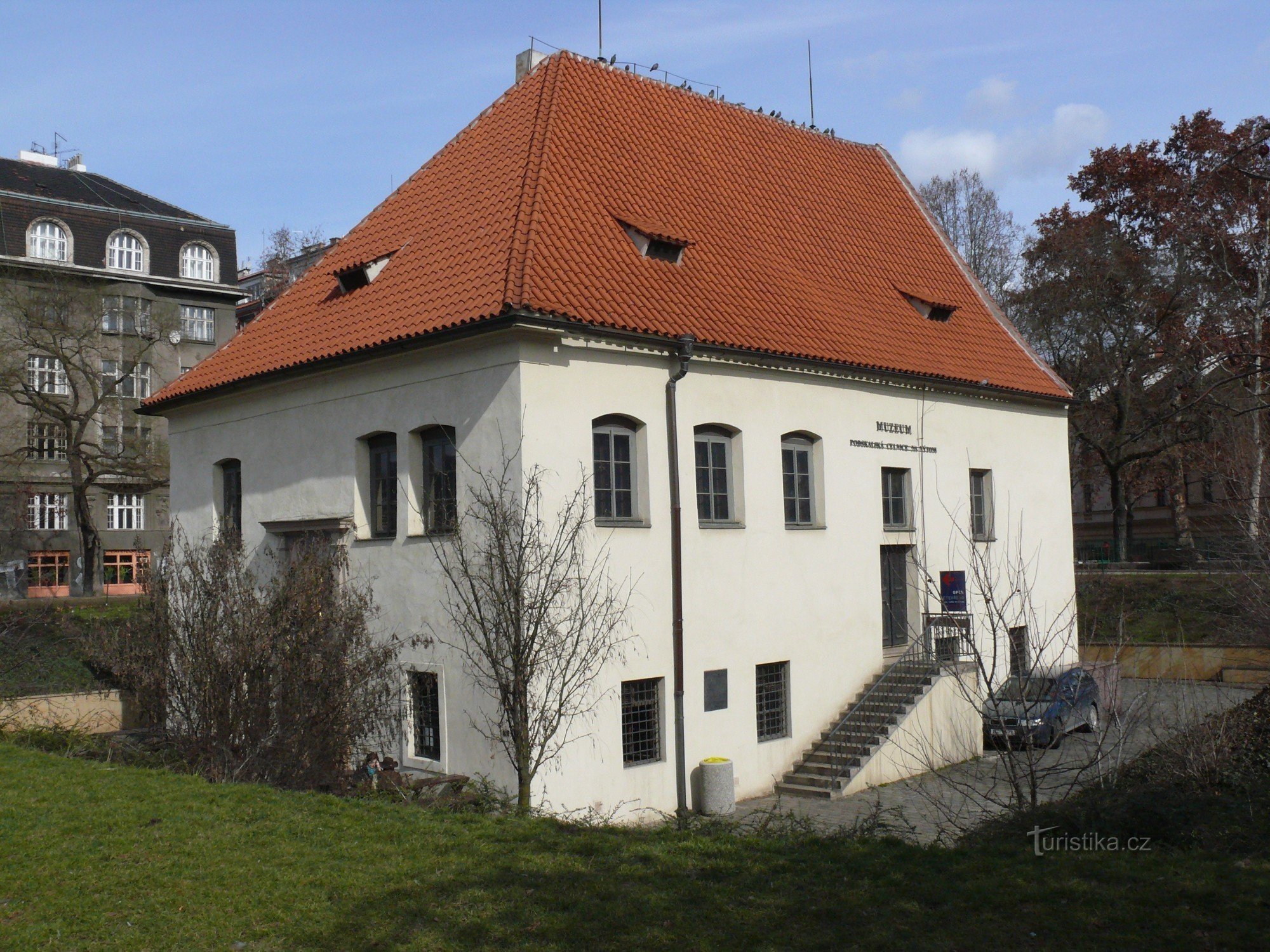 O edifício da antiga alfândega em Výtoni