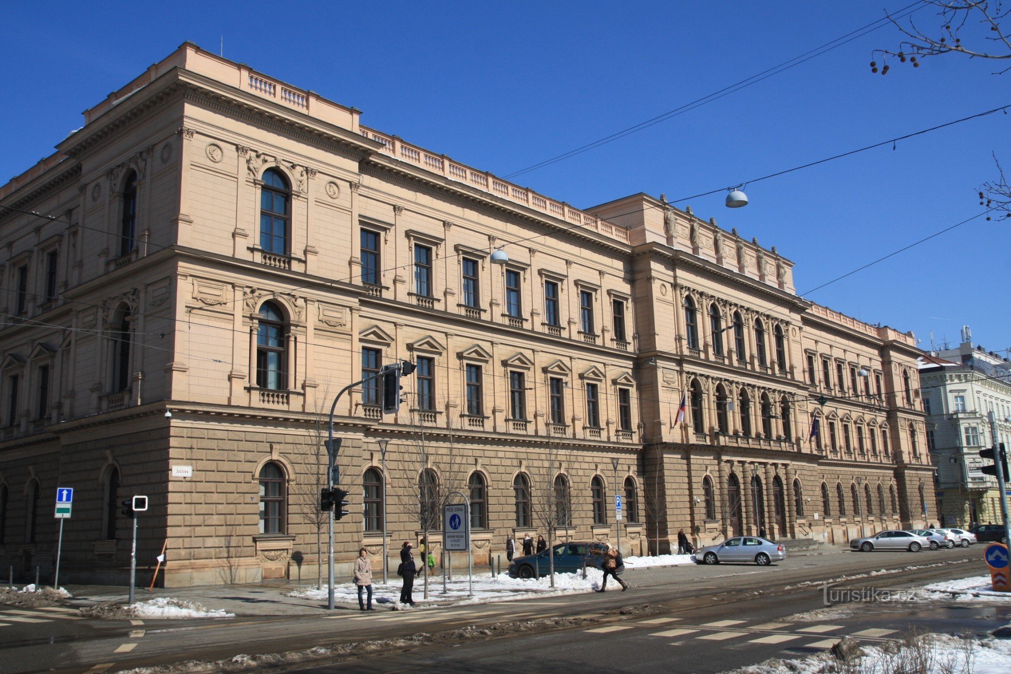 Bygningen af ​​forfatningsdomstolen på Joštova-gaden