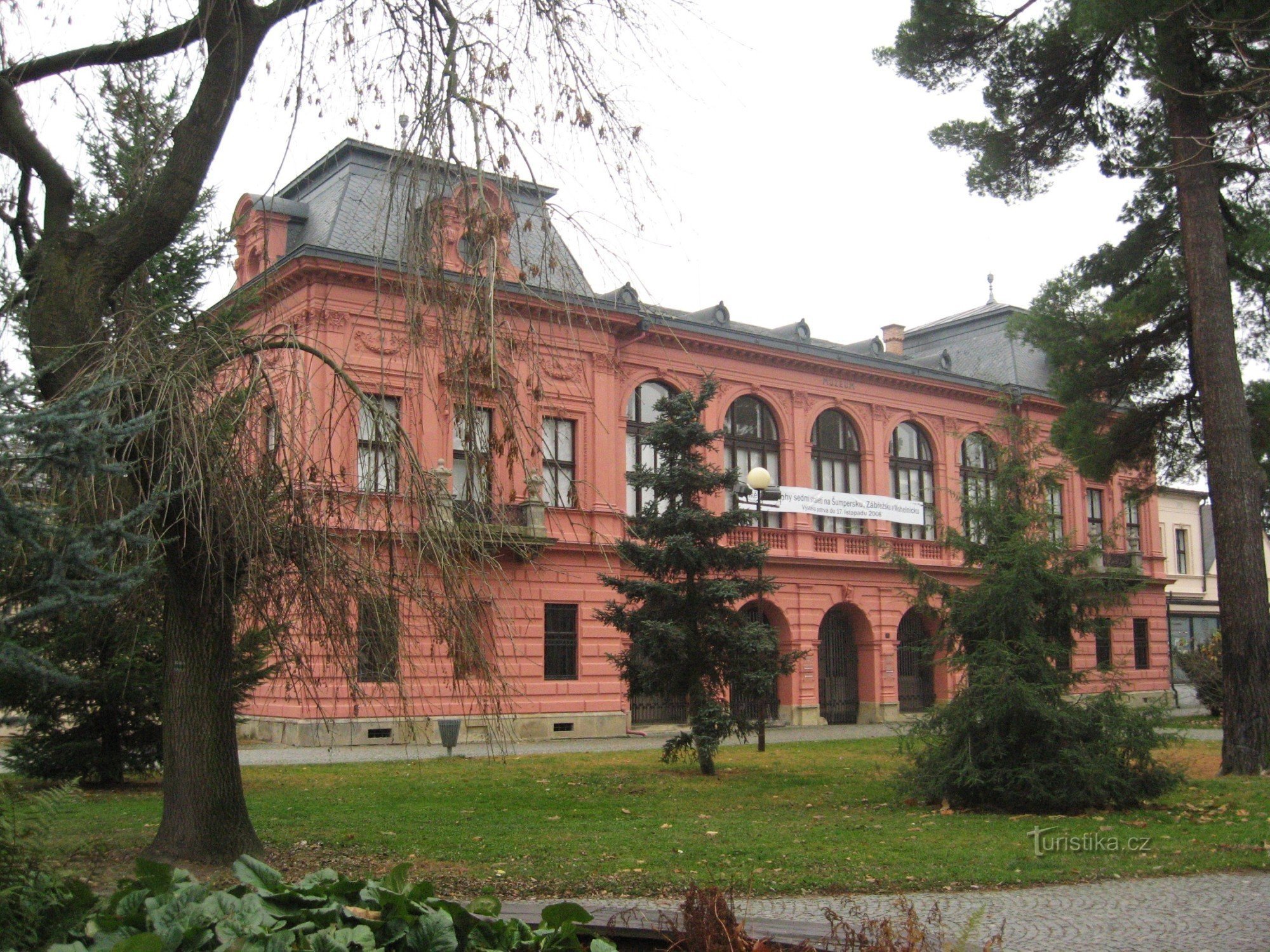 o edifício do Museu de História Local