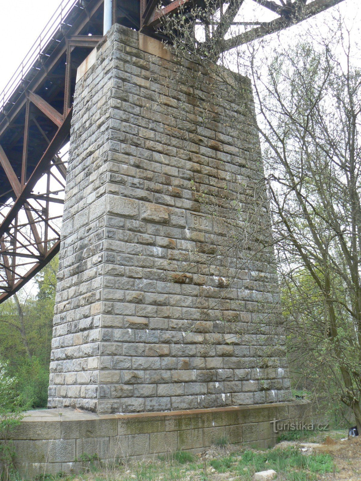 Bauarbeiten an der Brücke über den Fluss Lužnice