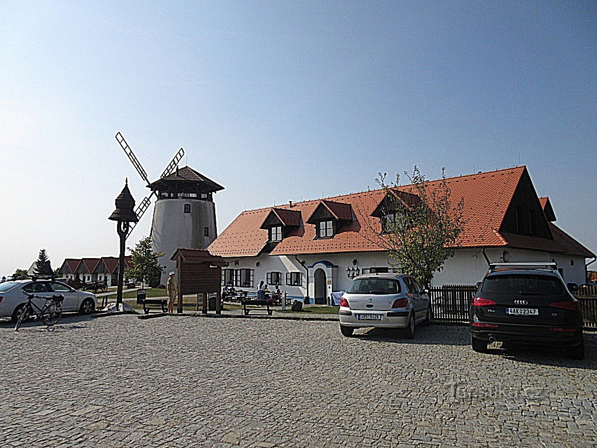 Bukovany - recreatiecentrum en uitkijktoren Větrný mlýn