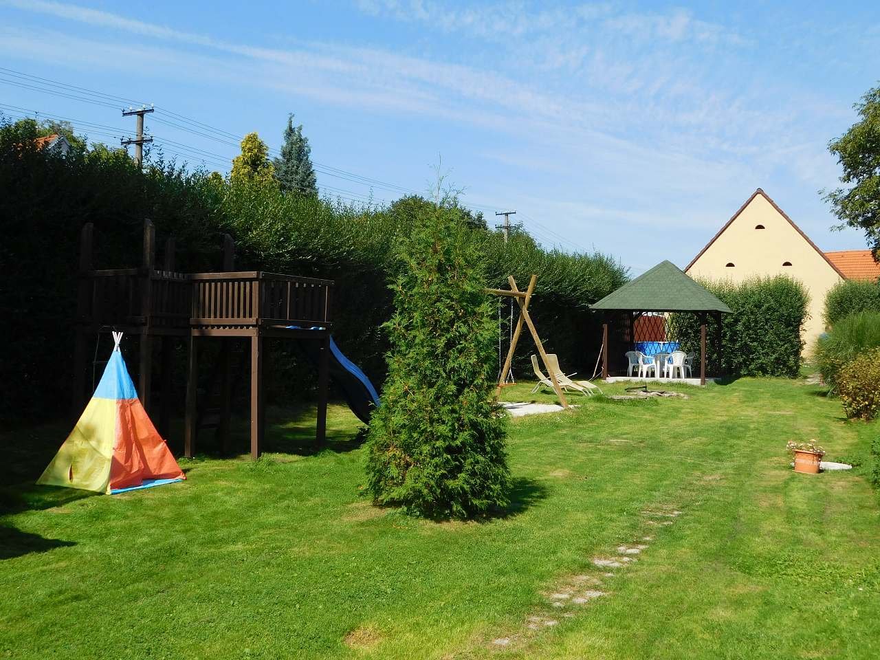 Bukovka - tuin met tuinhuisje en attracties