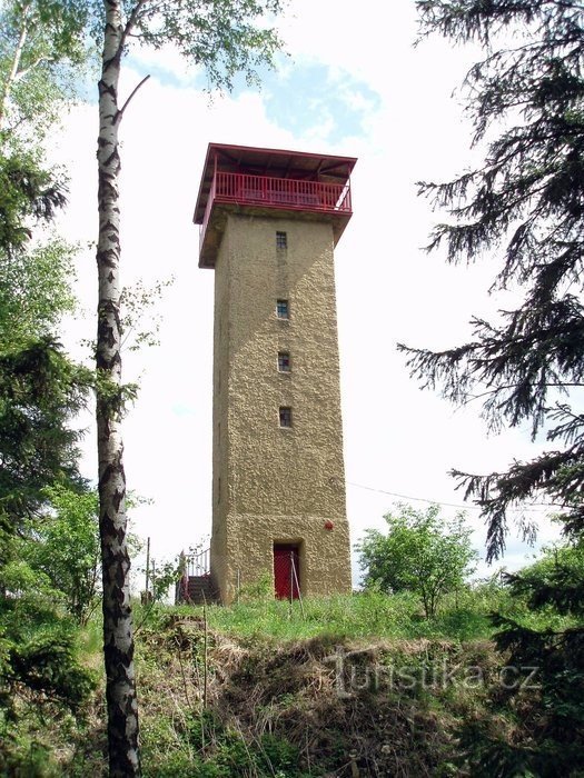 Buriáns Aussichtsturm auf dem Milenka-Hügel