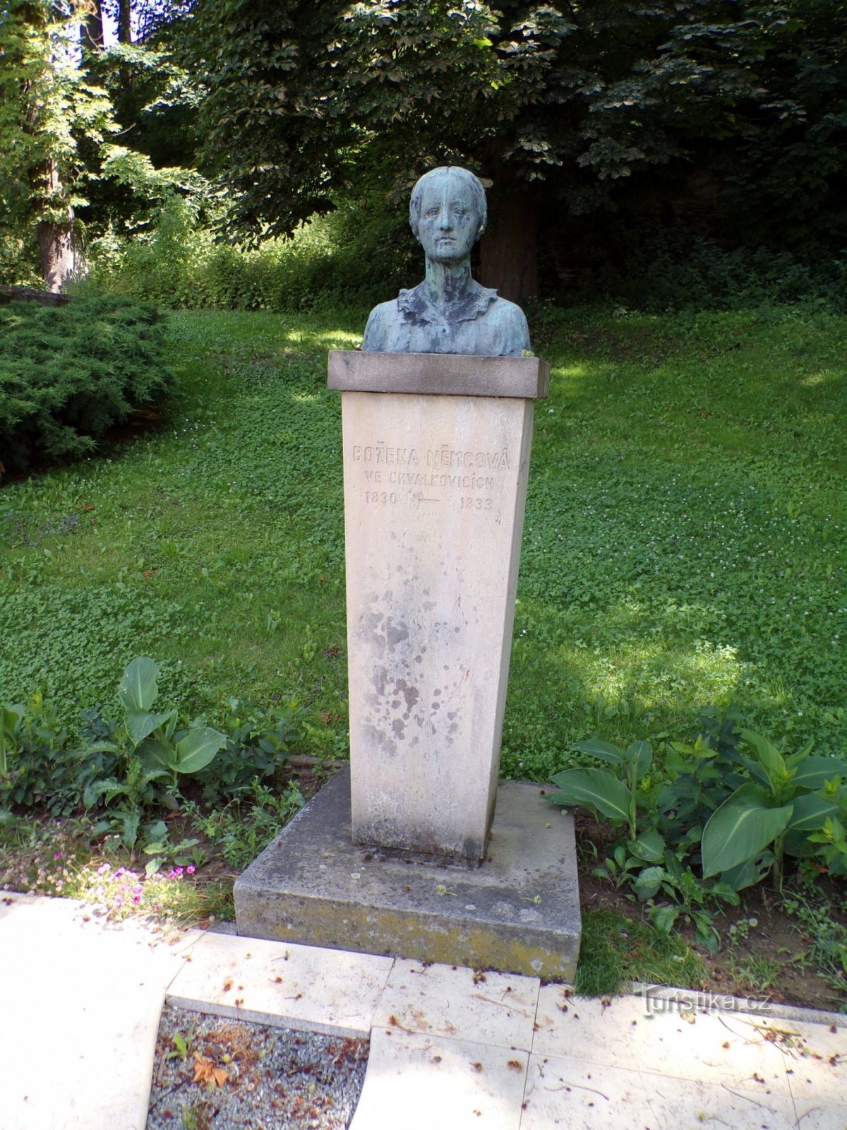 Busto de Božena Němcová (Chvalkovice, 13.7.2021)