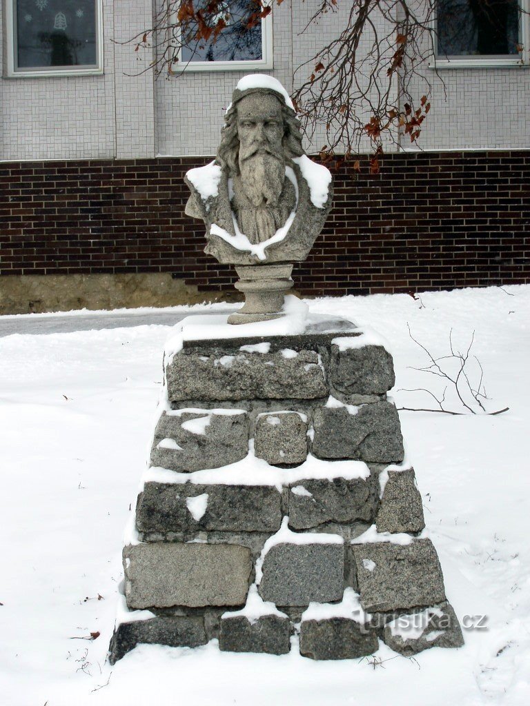 bust of JAKomenský at the school