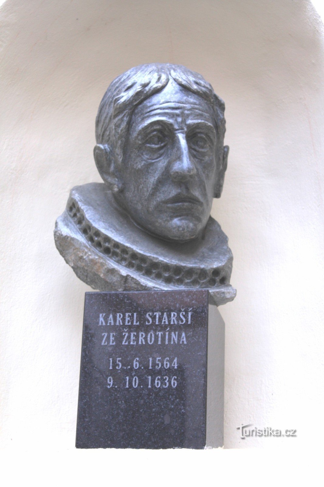 Büste von Karel dem Älteren aus Žerotín im Hof