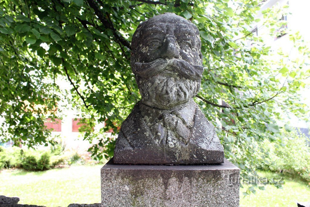 Buste af forfatter Karel Klostermann