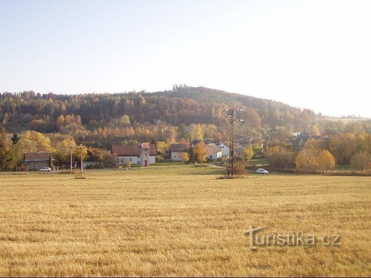 Býkov Láryšov: pohled na Láryšov z okolí