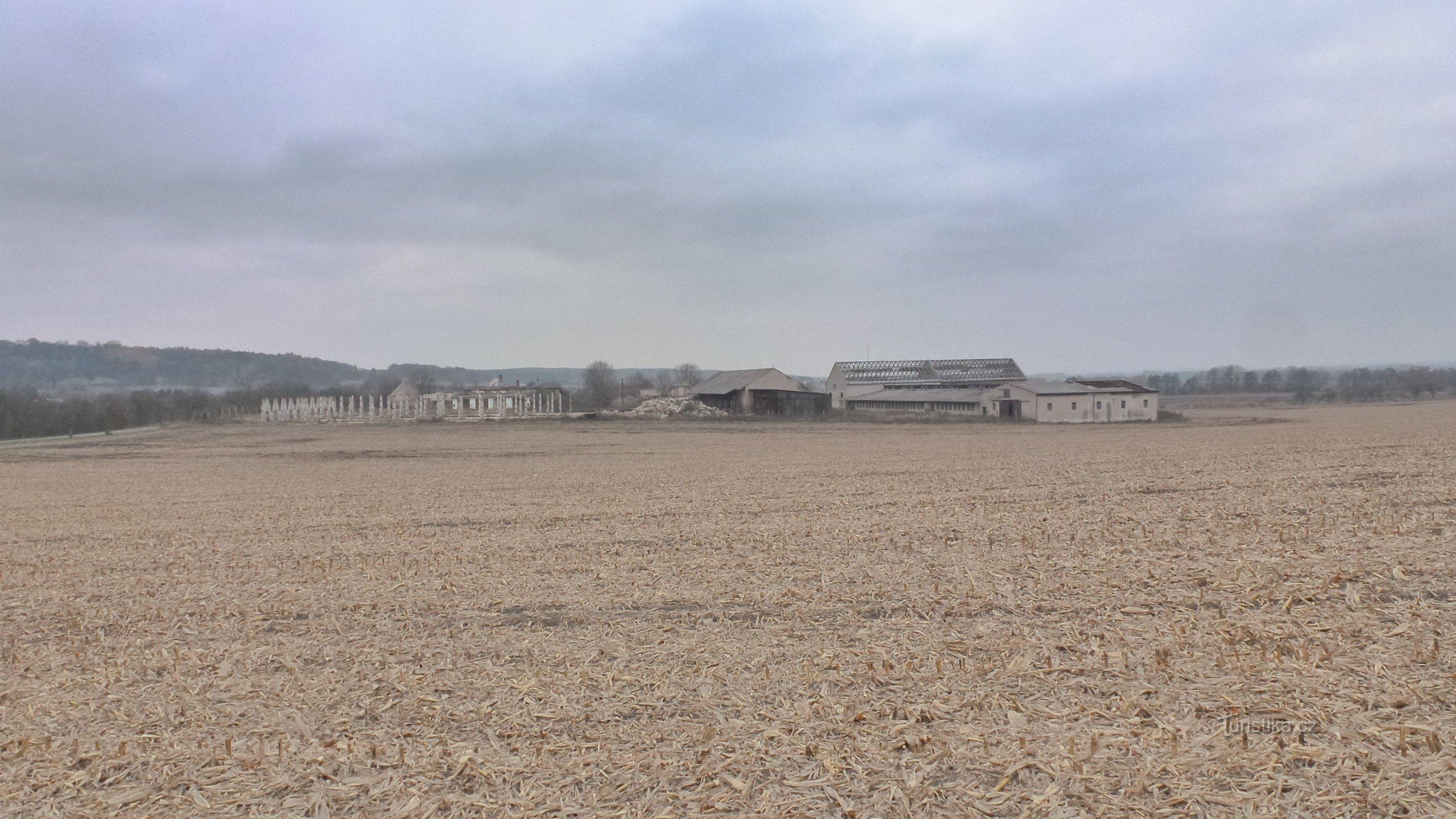 Voormalige werf voormalige boerderij in het dorp Brloh