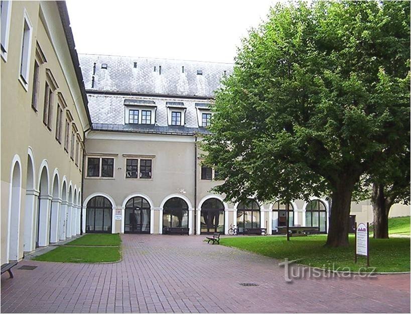 Bystré-slott-norra flygeln från innergården-Foto: Ulrych Mir.