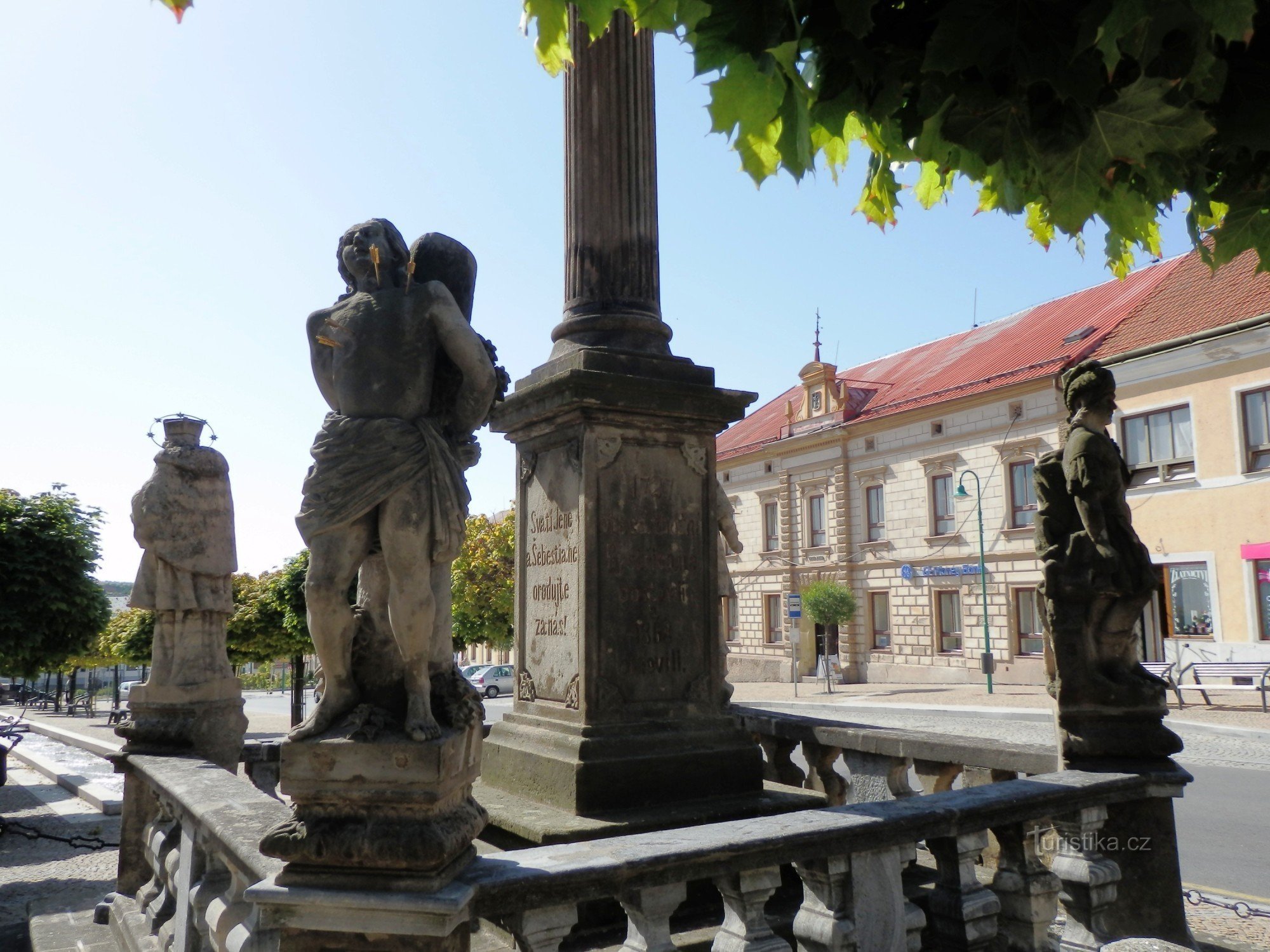 Bystřice nad Pernštejnem - små monumenter