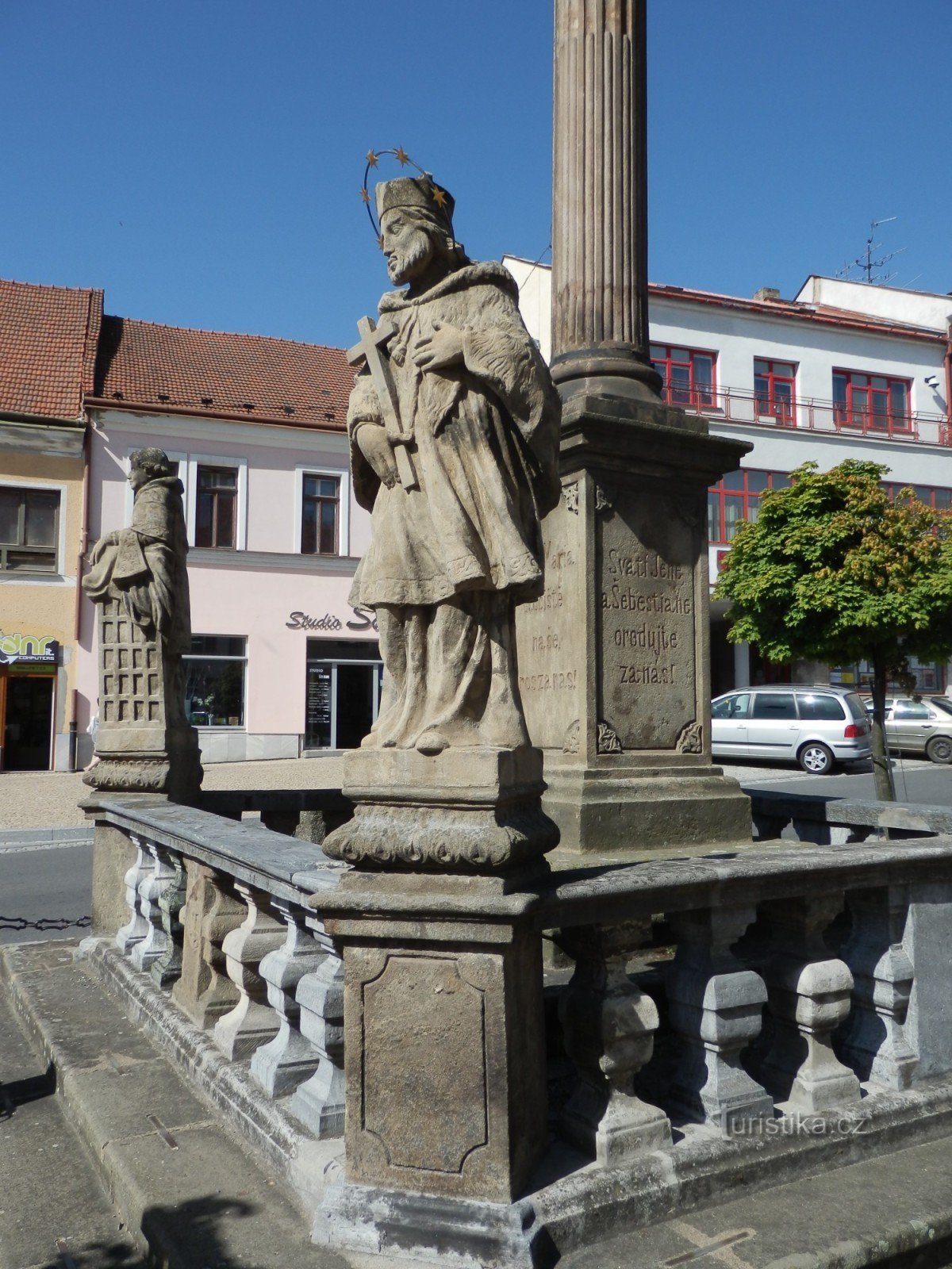 Bystřice nad Pernštejnem - små monumenter