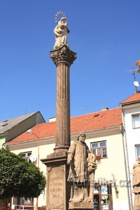 Bystřice nad Pernštejn - Marian column
