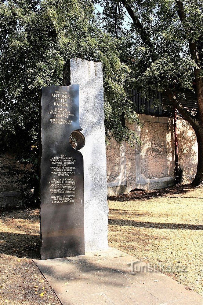 Bystřice nad Úhlavou, monument to Aloise knight Randy