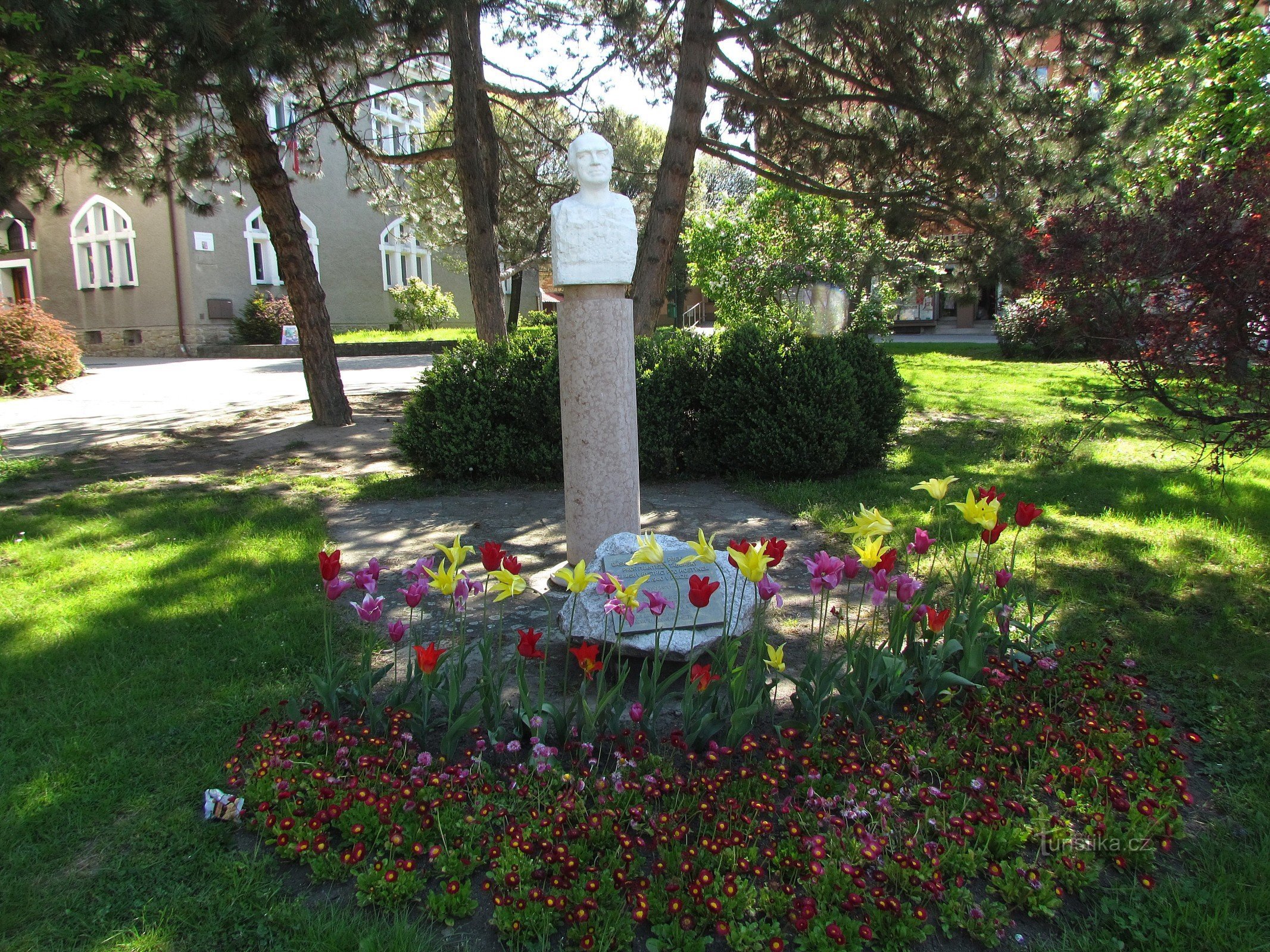 Bystřice pod Hostýnem - monument över František Táborský