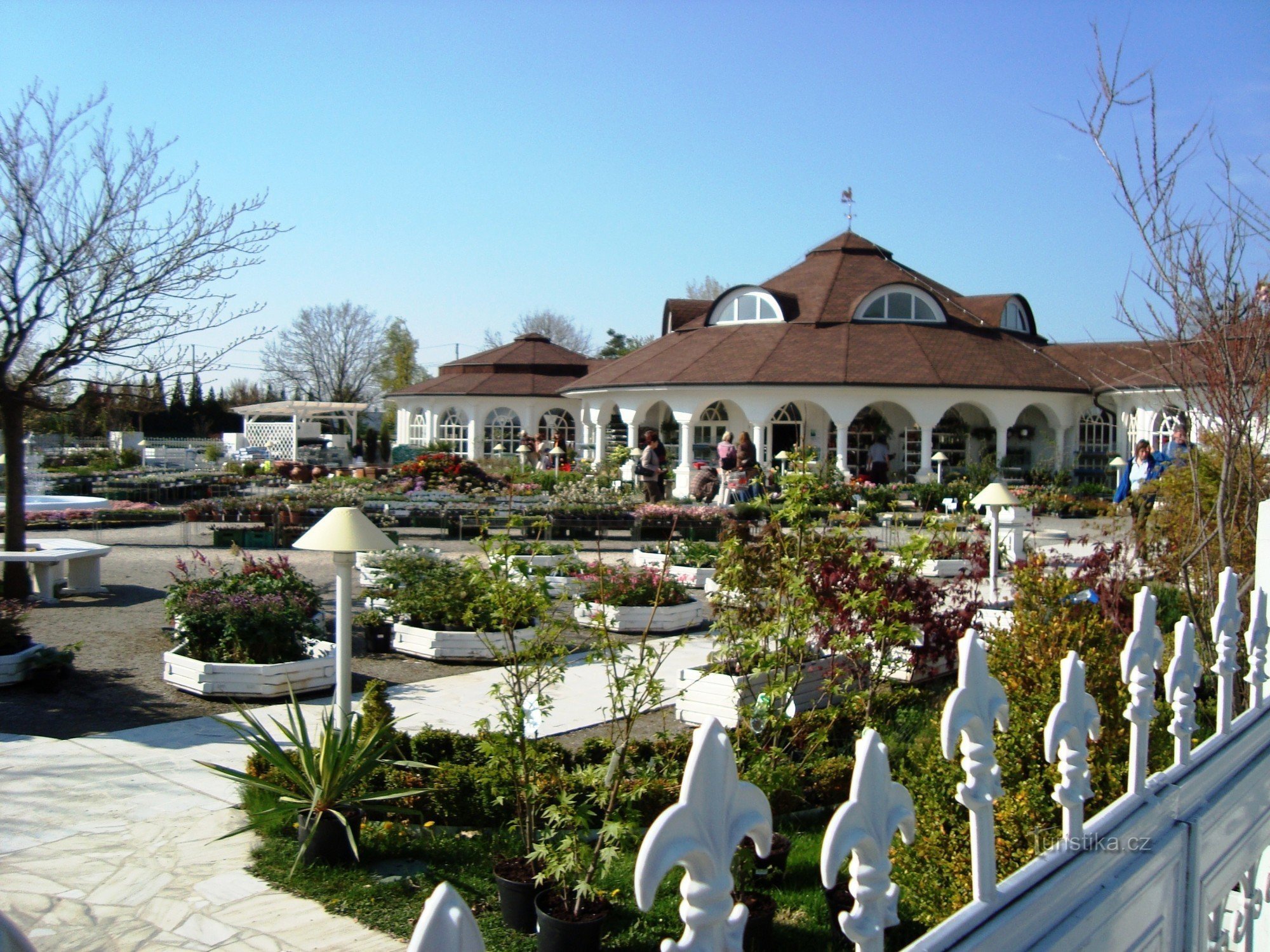 Bystrovany-Natural paradise Horizont-Paradise of flowers-Φωτογραφία: Ulrych Mir.