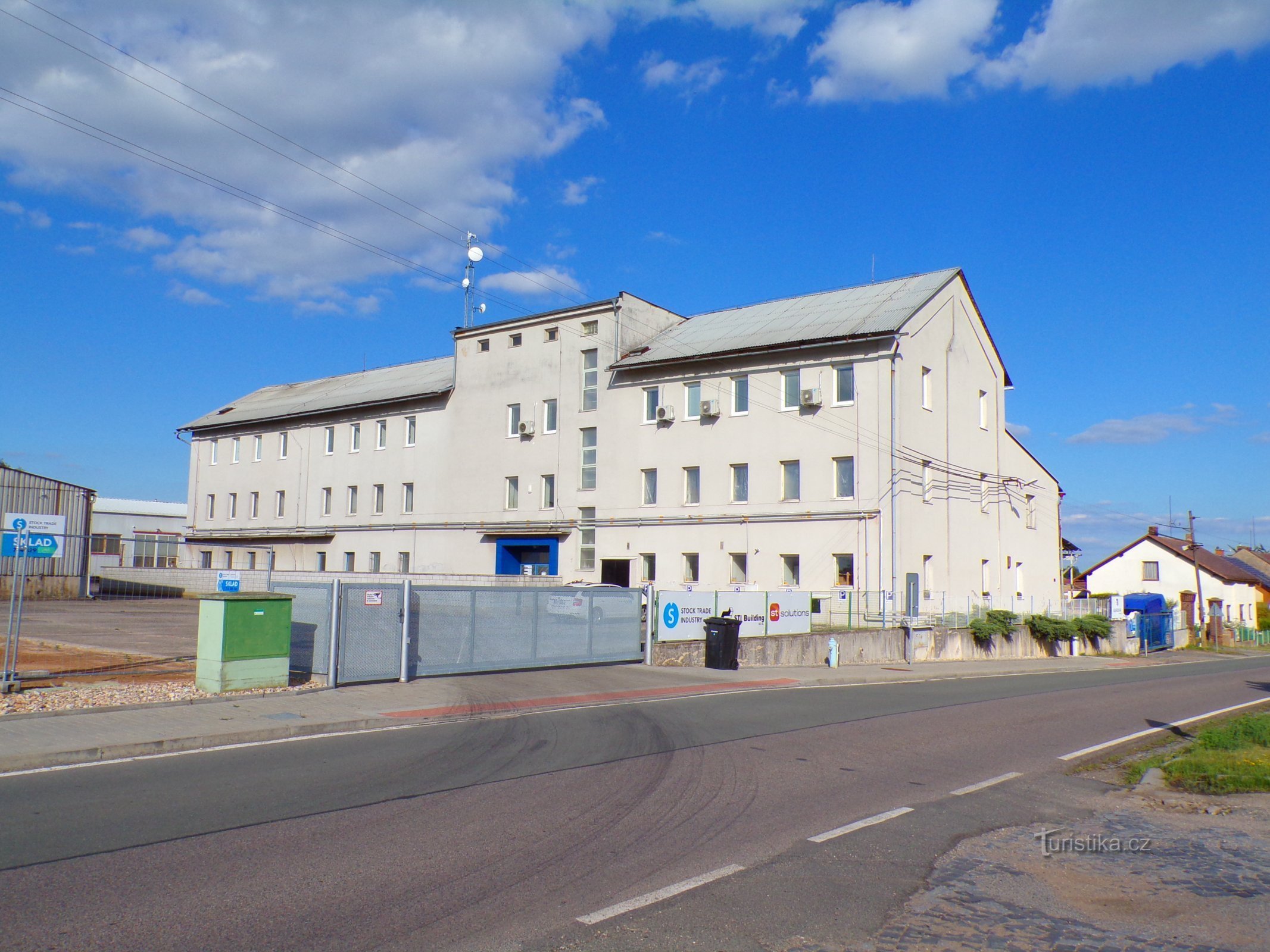 かつての協同組合チコリ乾燥工場 (Praskačka, 2.7.2022)
