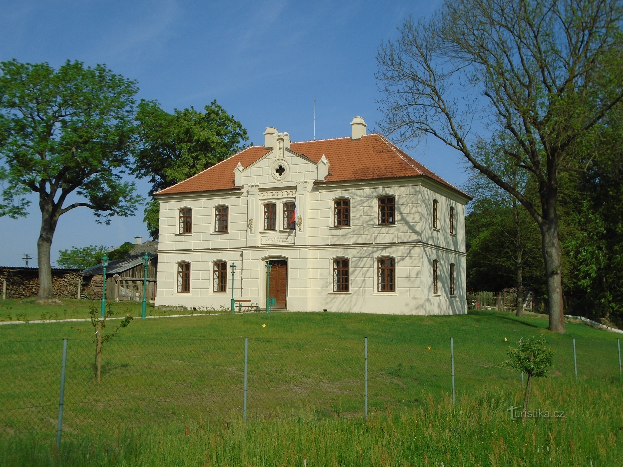 Bývalá evangelická škola čp. 10 (Běleč nad Orlicí)